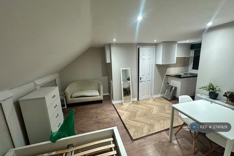 1 bedroom in a house share to rent, Umfreville Road, London, N4