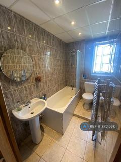 2 bedroom flat to rent, Himalaya Building, London, E16