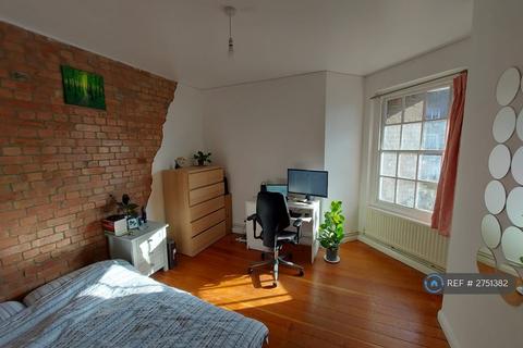 2 bedroom flat to rent, Himalaya Building, London, E16