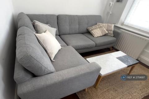 2 bedroom flat to rent, Denmark Road, London, SE5
