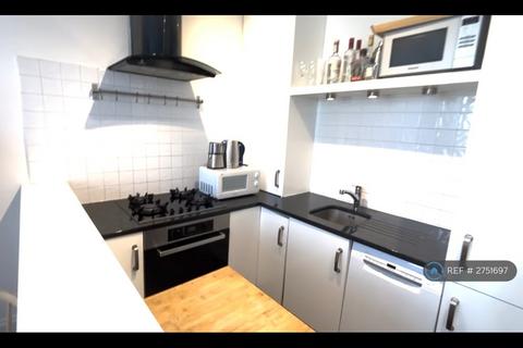 2 bedroom flat to rent, Denmark Road, London, SE5