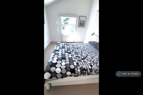 2 bedroom flat to rent, Denmark Road, London, SE5