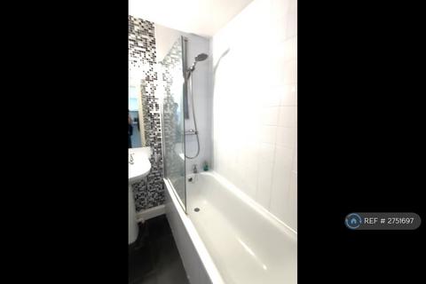 2 bedroom flat to rent, Denmark Road, London, SE5