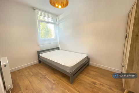 4 bedroom flat to rent, Manitoba Court, London, SE16