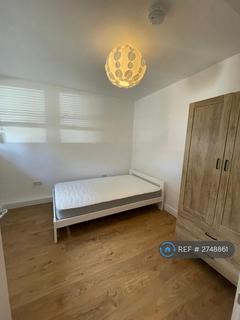 4 bedroom flat to rent, Manitoba Court, London, SE16