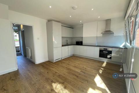 4 bedroom flat to rent, Manitoba Court, London, SE16