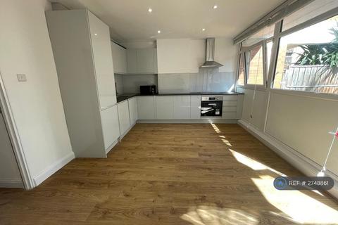 4 bedroom flat to rent, Manitoba Court, London, SE16