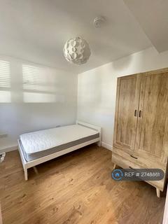4 bedroom flat to rent, Manitoba Court, London, SE16