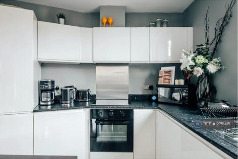 2 bedroom flat to rent, Locton Street, London, W10