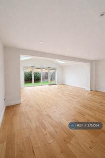 3 bedroom detached house to rent, Bascombe Grove, Crayford, Dartford, DA1