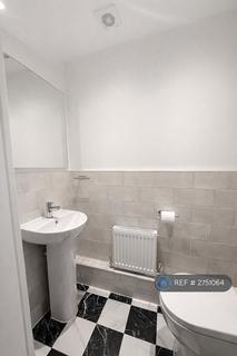 3 bedroom detached house to rent, Bascombe Grove, Crayford, Dartford, DA1