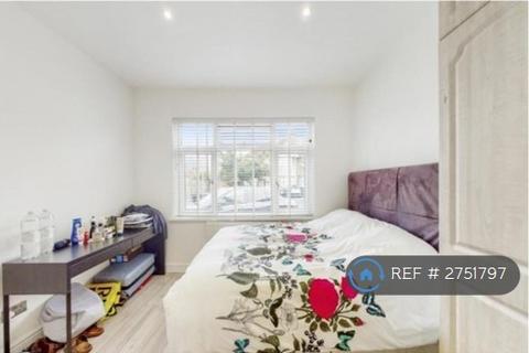 1 bedroom in a house share to rent, Twickenham Gardens, Greenford, UB6