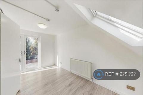 1 bedroom in a house share to rent, Twickenham Gardens, Greenford, UB6