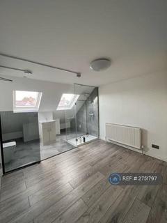 1 bedroom in a house share to rent, Twickenham Gardens, Greenford, UB6