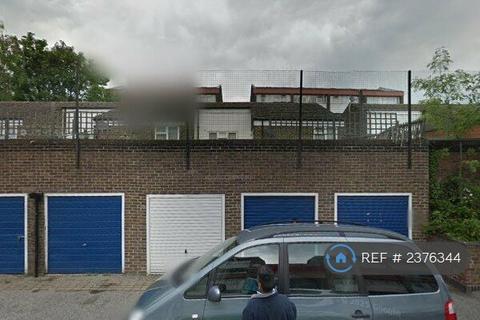 3 bedroom maisonette to rent, Seabrooke Rise, Grays, RM17