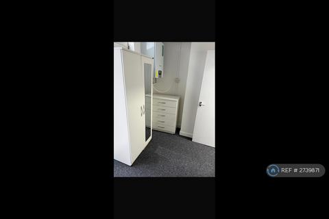 1 bedroom in a house share to rent, Hillingdon, Hillingdon, UB10