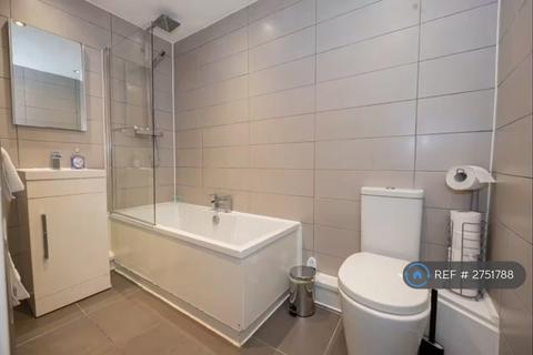 3 bedroom semi-detached house to rent, Parish View, Salford, M5