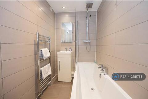 3 bedroom semi-detached house to rent, Parish View, Salford, M5