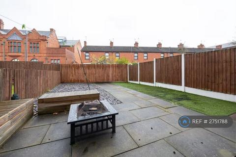 3 bedroom semi-detached house to rent, Parish View, Salford, M5