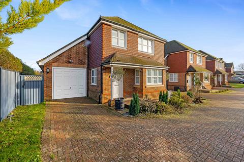 4 bedroom house to rent - Napier Close, Redhill RH1