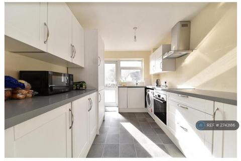 3 bedroom end of terrace house to rent, Furzedown, Stevenage, SG2