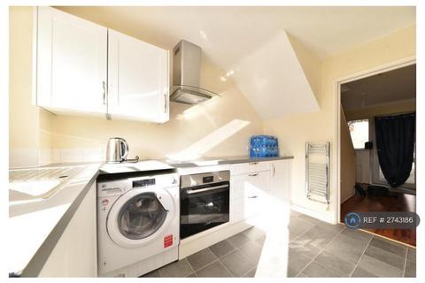 3 bedroom end of terrace house to rent, Furzedown, Stevenage, SG2