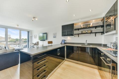 2 bedroom flat to rent - Charterhouse Apartments, SW18