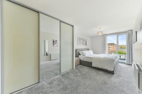 2 bedroom flat to rent, Charterhouse Apartments, SW18