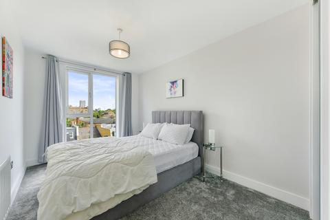 2 bedroom flat to rent, Charterhouse Apartments, SW18