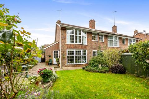 3 bedroom semi-detached house for sale - King Alfred Close, Steyning BN44