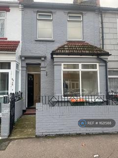 2 bedroom terraced house to rent, Pulleyns Avenue, London, E6