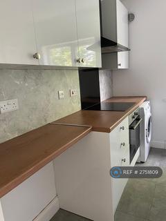 1 bedroom in a house share to rent, Renters Avenue, London, NW4