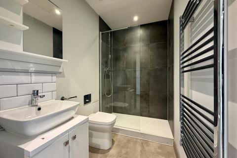 Studio to rent, Week Street