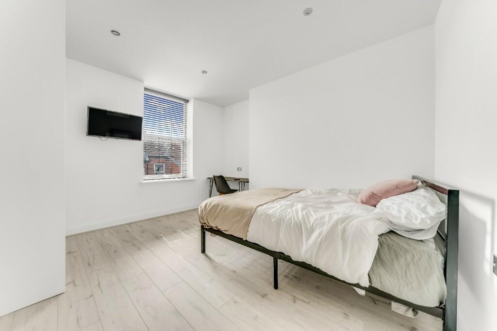 A bright, neatly presented bedroom with a doubl...