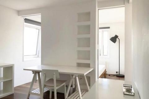 2 bedroom maisonette to rent, St Stephens gardens, London, W2