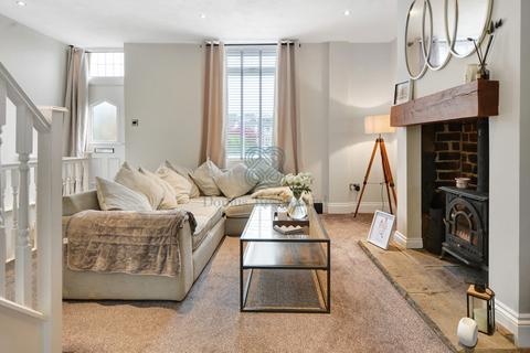 2 bedroom end of terrace house for sale, Farsley, Pudsey LS28