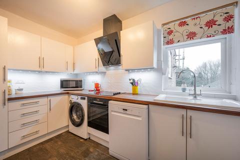 2 bedroom flat for sale, Highfield Close, Wokingham