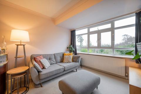 2 bedroom flat for sale, Highfield Close, Wokingham