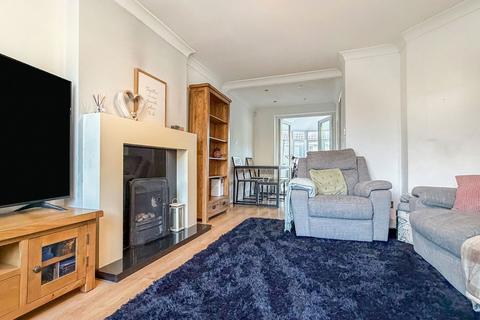 3 bedroom semi-detached house for sale, Bannister Drive, Hull HU9