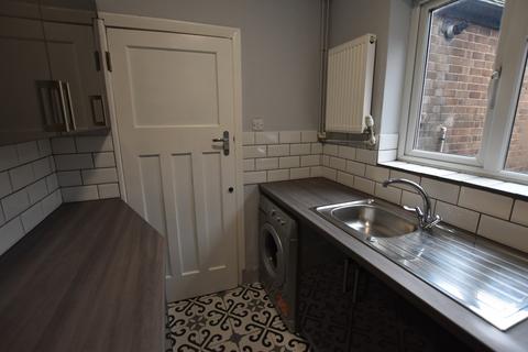 2 bedroom flat to rent, Nuthall Road, Nottingham, Nottinghamshire, NG8 5BS