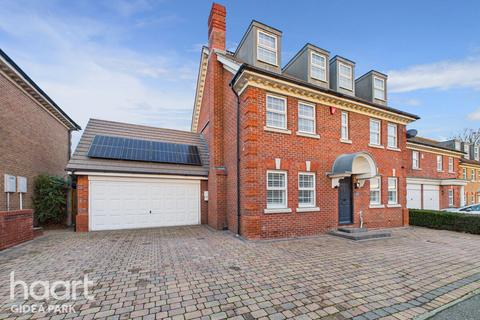 5 bedroom detached house for sale, Dickens Way, Romford
