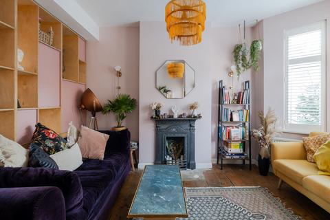 4 bedroom terraced house for sale - Malvern Road, London E11