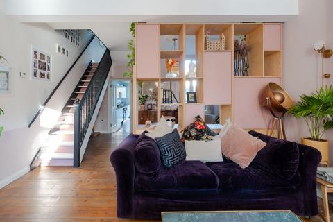 4 bedroom terraced house for sale, Malvern Road, London E11