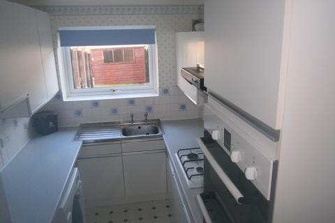 3 bedroom terraced house to rent, Russell Drive, Stanpit, BH23