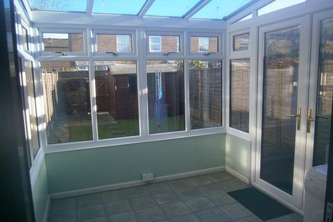3 bedroom terraced house to rent, Russell Drive, Stanpit, BH23