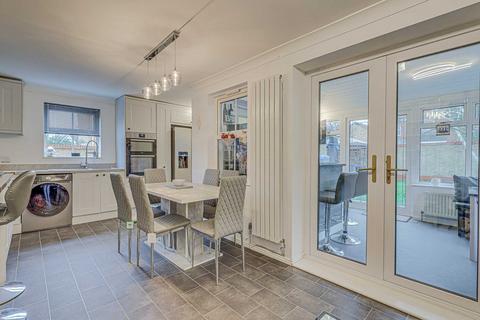 3 bedroom detached house for sale, Laburnum Way, Rayleigh, SS6