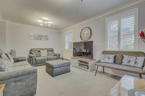 3 bedroom detached house for sale, Laburnum Way, Rayleigh, SS6