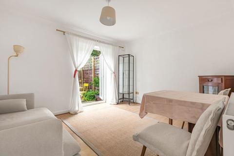 2 bedroom flat to rent, Battersea High Street, London, SW11