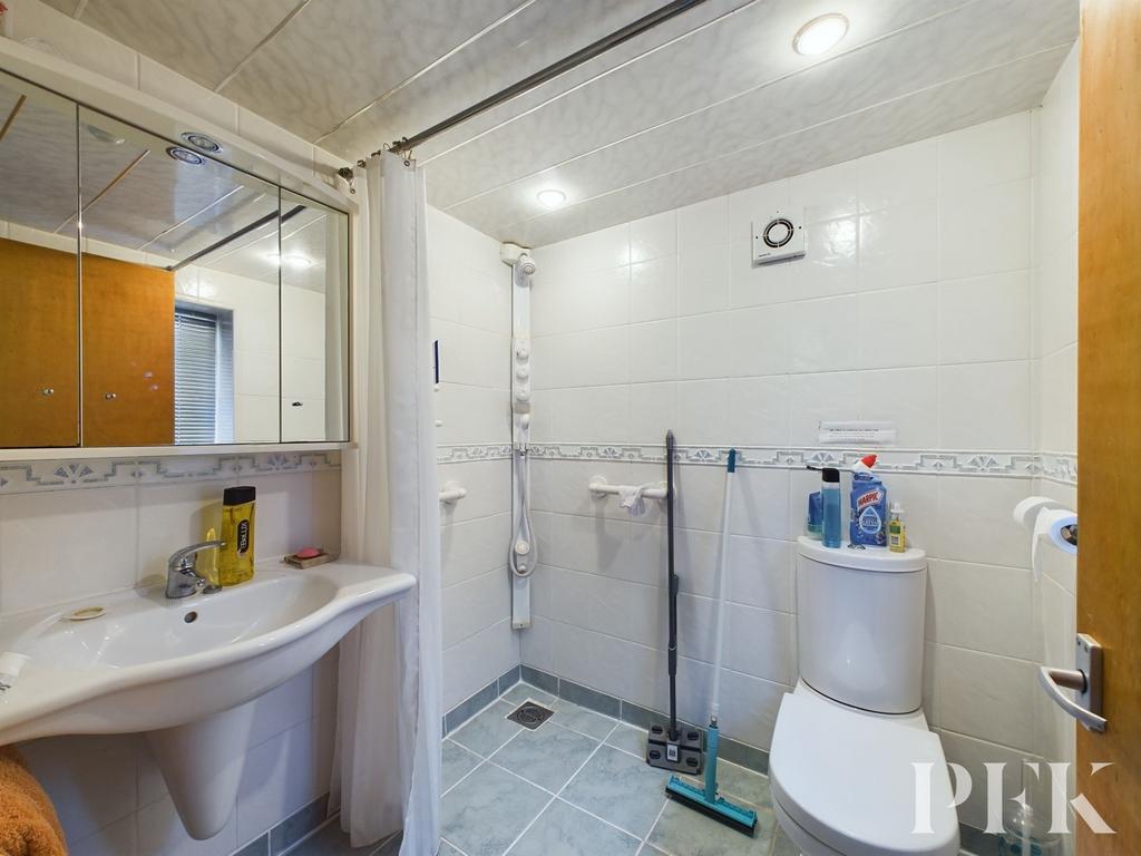 Bedroom 1 Ensuite
