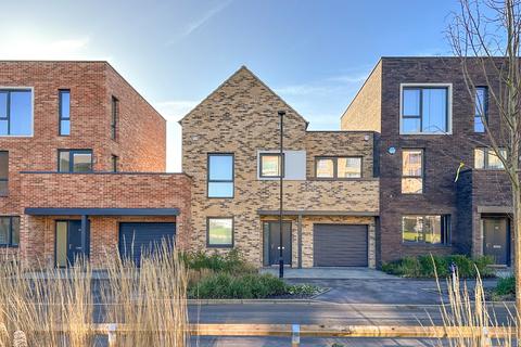 4 bedroom terraced house to rent - Lady White Crescent , Oxford, Oxfordshire, OX2